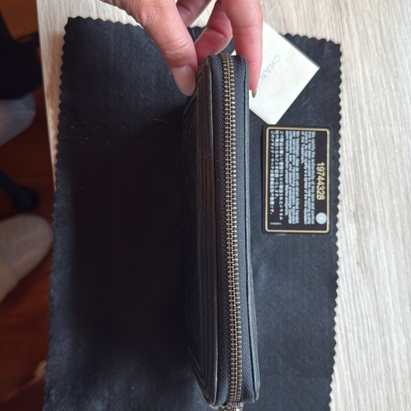 Fashion full size wallet used (no more box available but will add a paper bag) - Picture 5 of 8